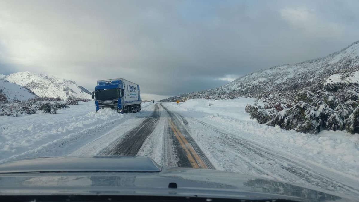 Tr&aacute;nsito habilitado en la Ruta 40 con extrema precauci&oacute;n y uso de cadenas en zonas altas
