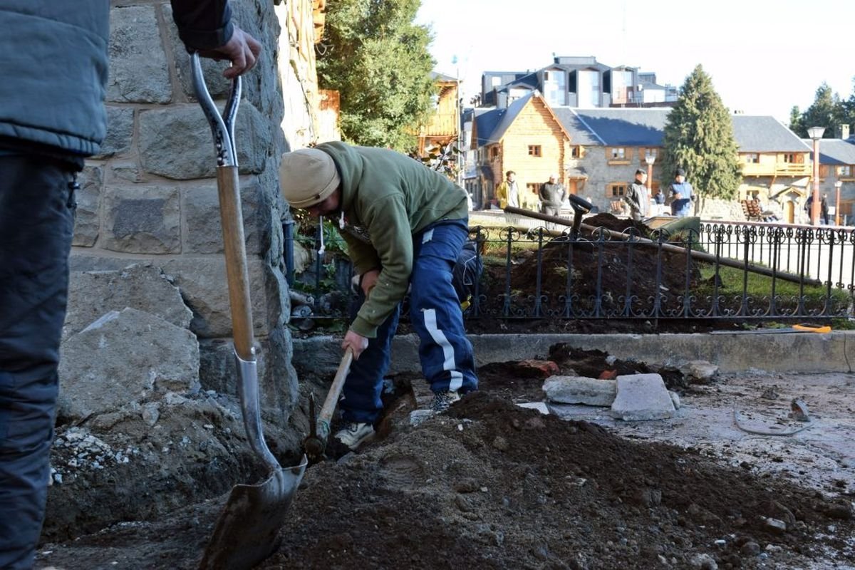 El municipio de Bariloche avanza con las obras para poner en valor el centro c&iacute;vico de la ciudad.