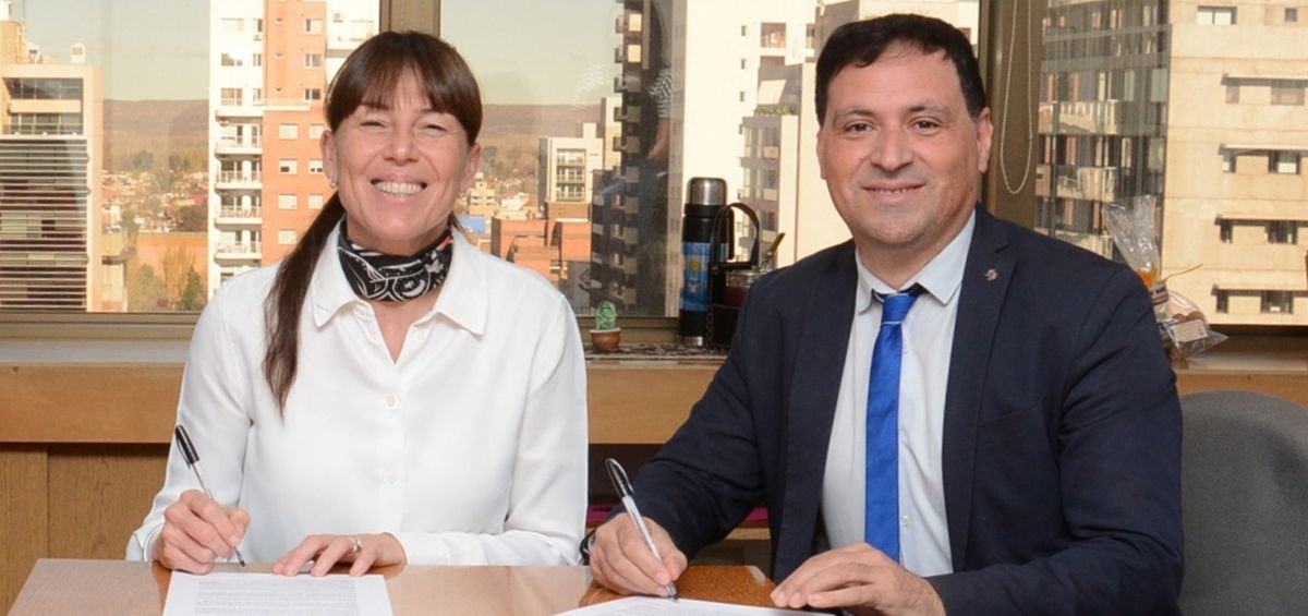 Neuqu&eacute;n firm&oacute; un convenio de cooperaci&oacute;n con la Universidad de Flores