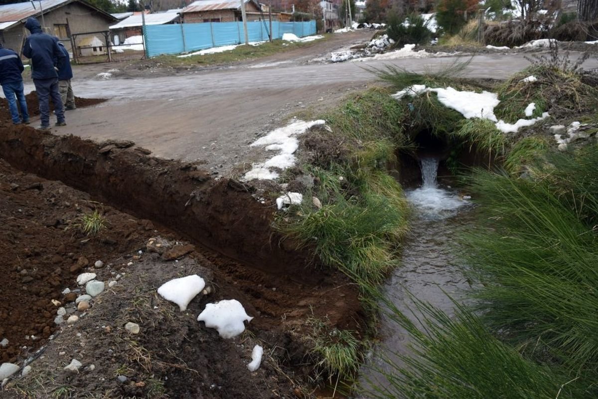 Parte de las obras que realiza Bariloche en el Frutillar para prevenir las inundaciones.