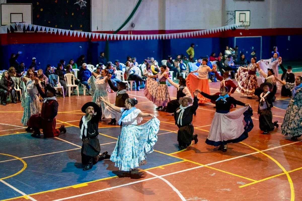 Festejos por la conmemoraci&oacute;n de la Revoluci&oacute;n de Mayo en Jun&iacute;n de los Andes