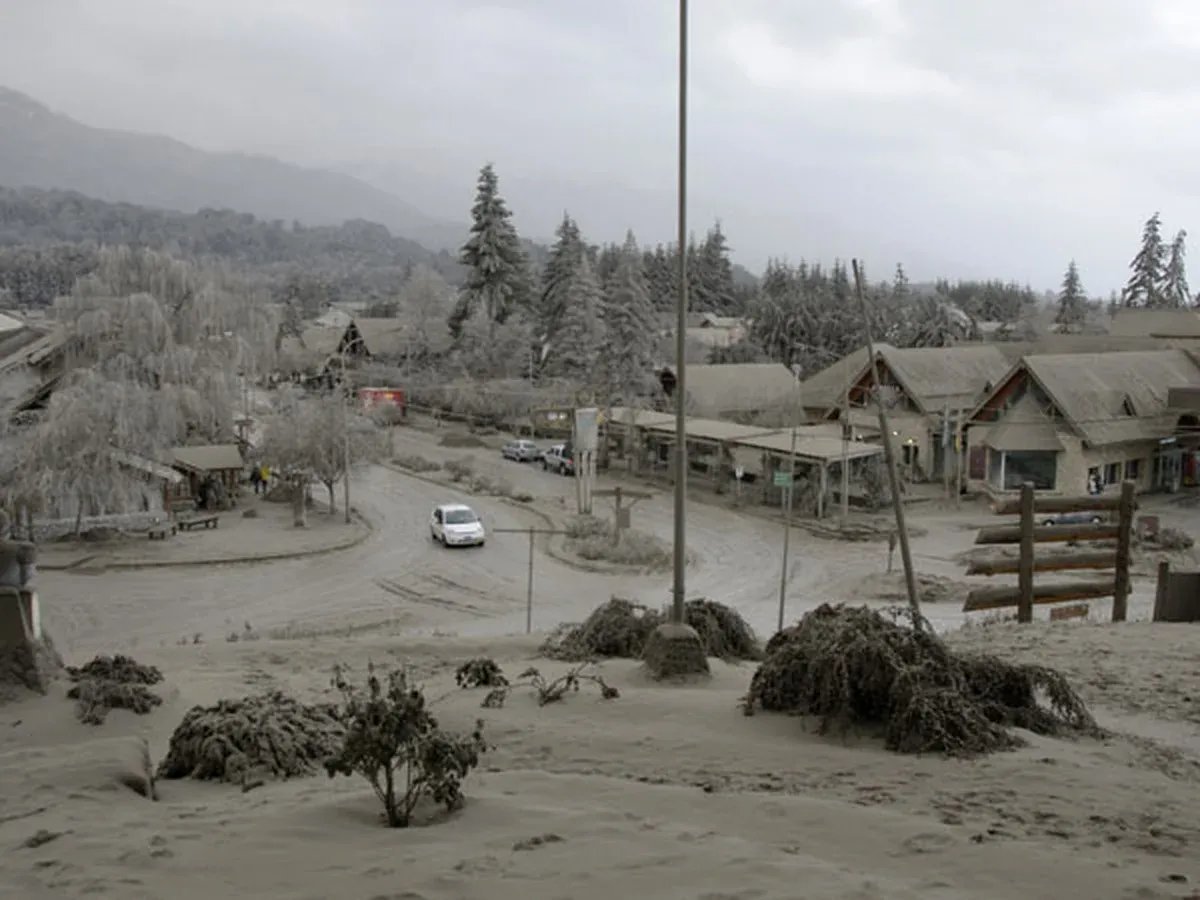 Villa La Angostura con la erupci&oacute;n del Volc&aacute;n Puyehue (2011)  