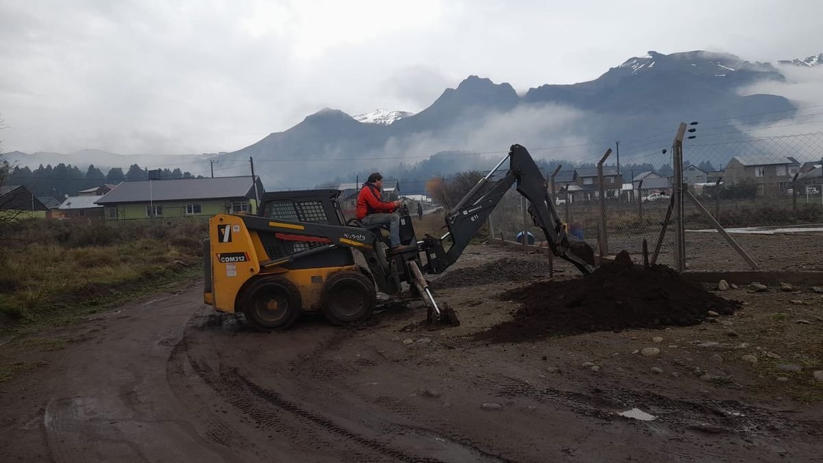 Iniciaron las obras para llevar electricidad a las 38 viviendas de la Chacra 32 de San Mart&iacute;n de los Andes