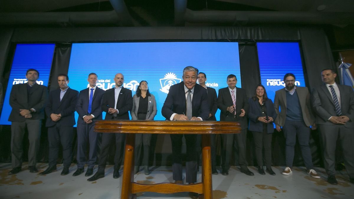 "Edificamos Neuqu&eacute;n": el plan de infraestructura que present&oacute; Figueroa