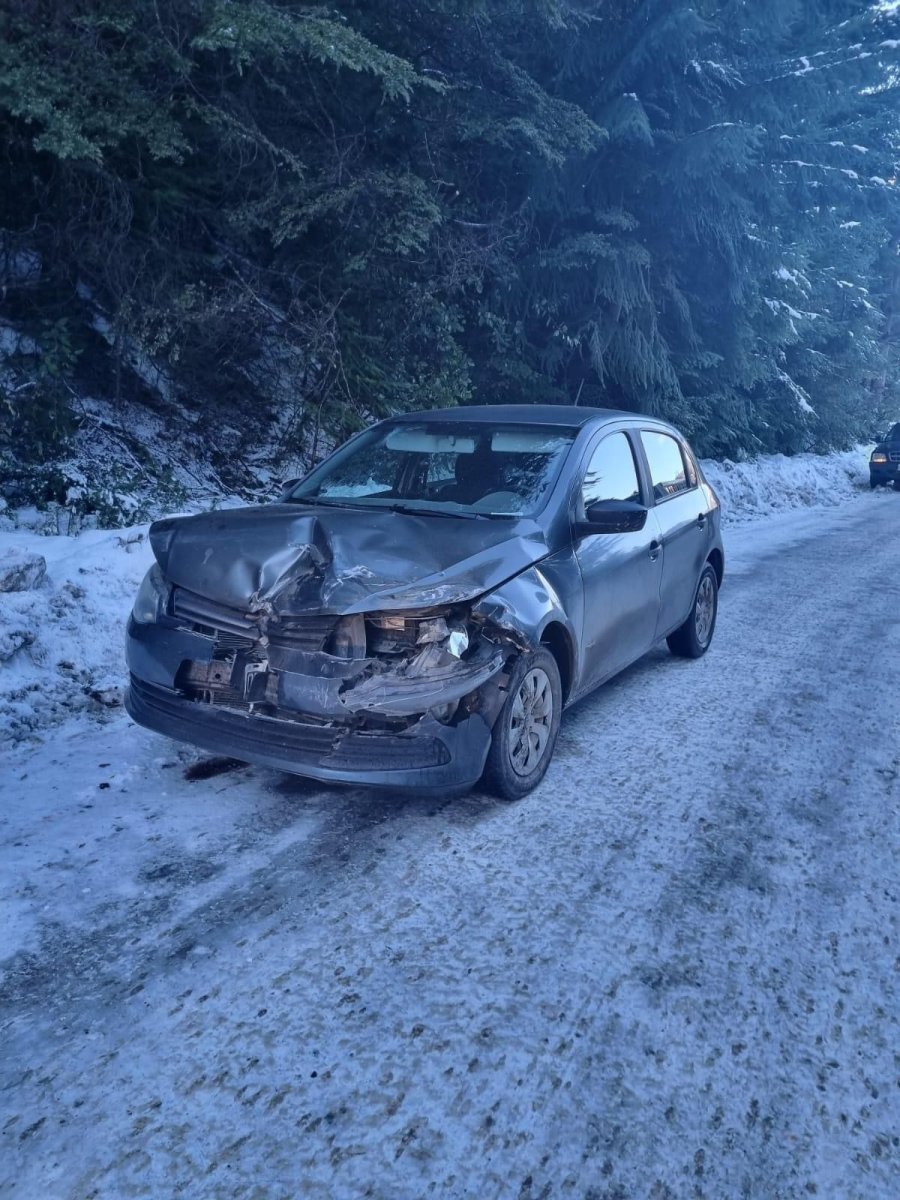 Impactante choque en la ruta acceso a Cerro Bayo dej&oacute; un herido leve