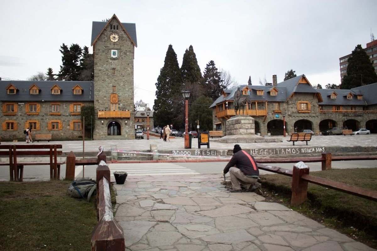 Bariloche: arreglo de veredas del Centro C&iacute;vico con fondos de la Ecotasa