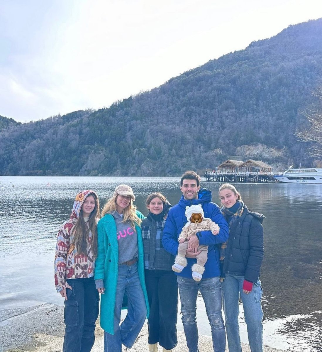 Nicole Neumann y su familia vacacionan en la Patagonia