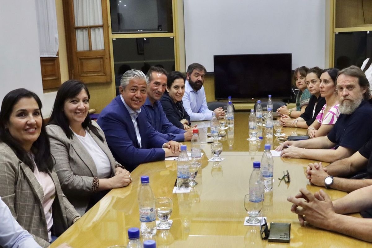 Figueroa encabez&oacute; la firma del acuerdo salarial con ATEN