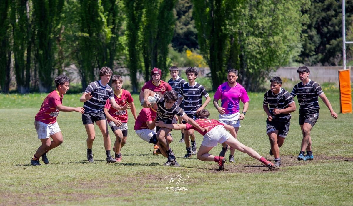 Villa La Angostura: Coihues Rugby y Hockey Club pas&oacute; un fin de semana a pura actividad