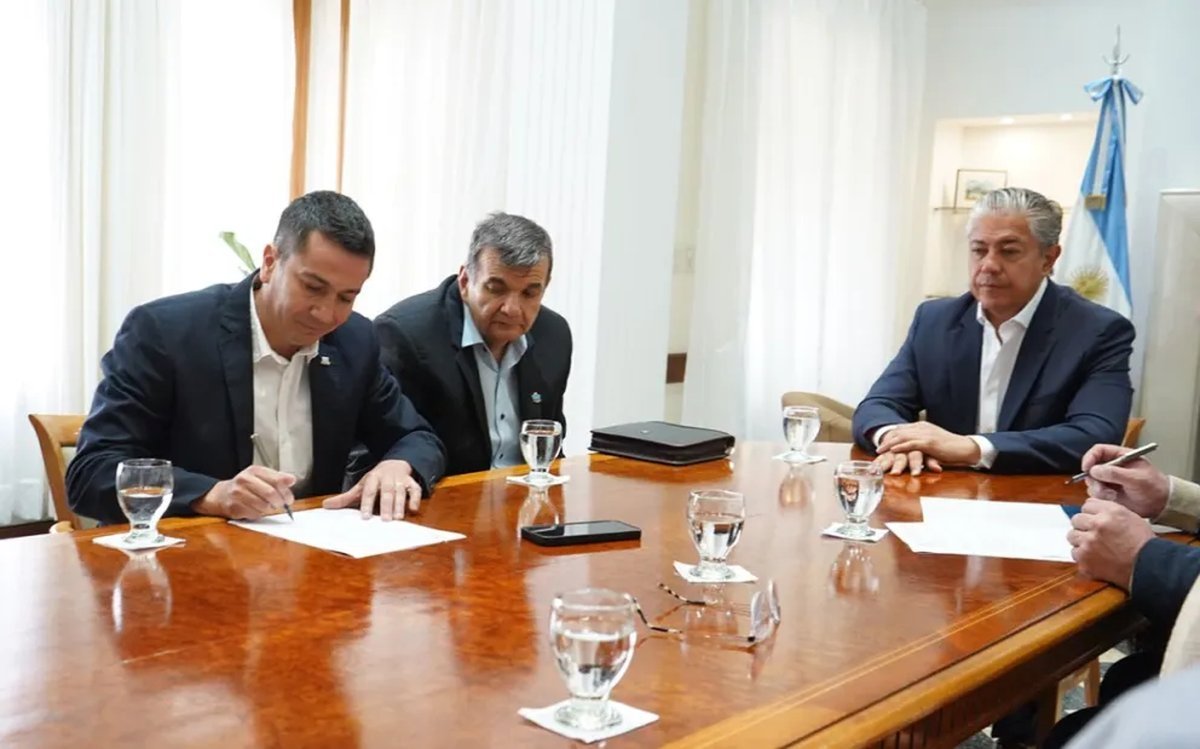 Villa La Angostura: se llevar&aacute; la energ&iacute;a el&eacute;ctrica a los 61 lotes del Macrolote 6