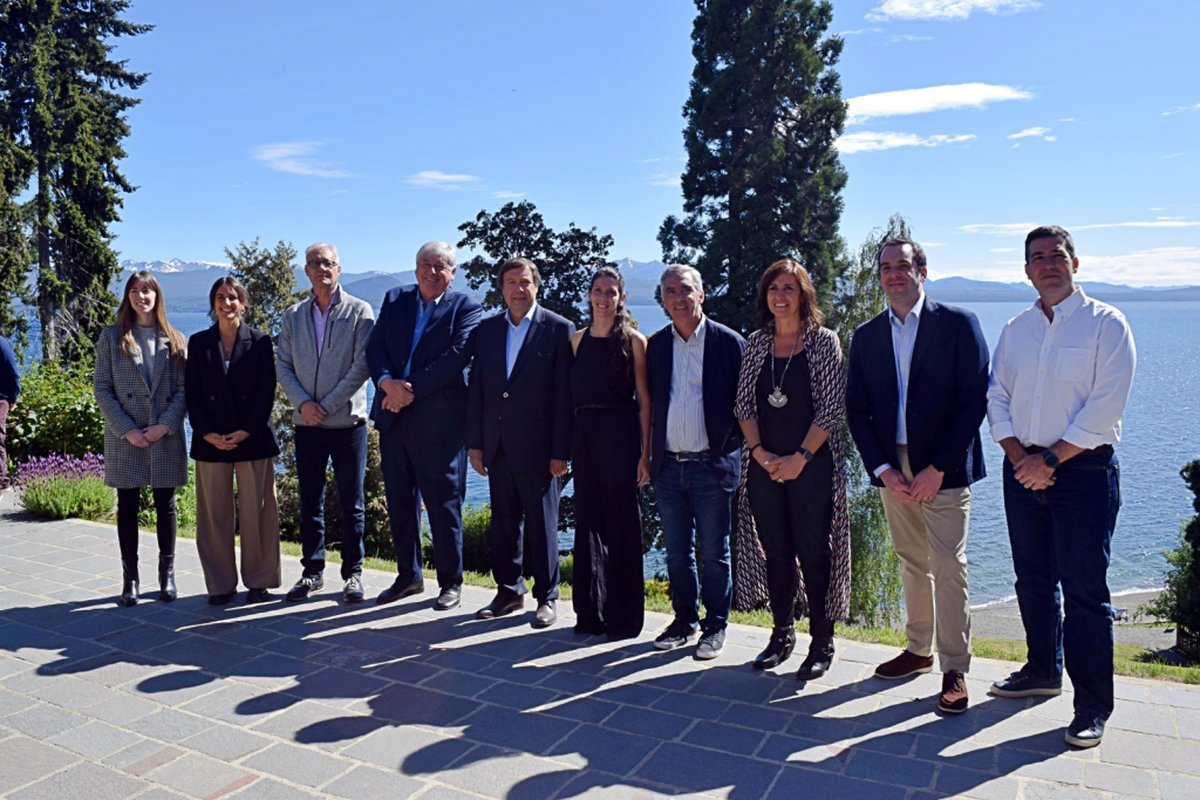 Bariloche vivenciar&aacute; la experiencia de movilidad acu&aacute;tica Uber Boat