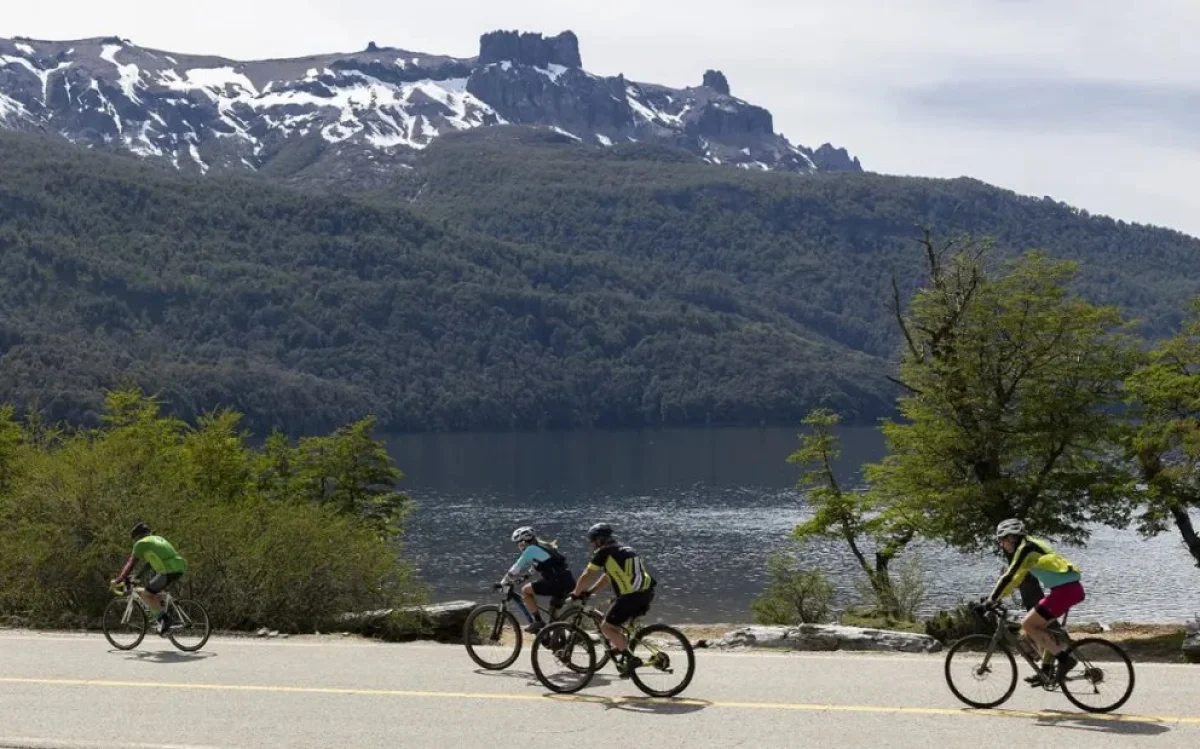 Cortes en Ruta 40 por la carrera ciclística Gran Fondo 7 Lagos | Diario ...