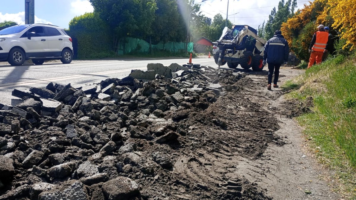 Bariloche: trabajos de bacheo en Av. de los Pioneros, Km 5700
