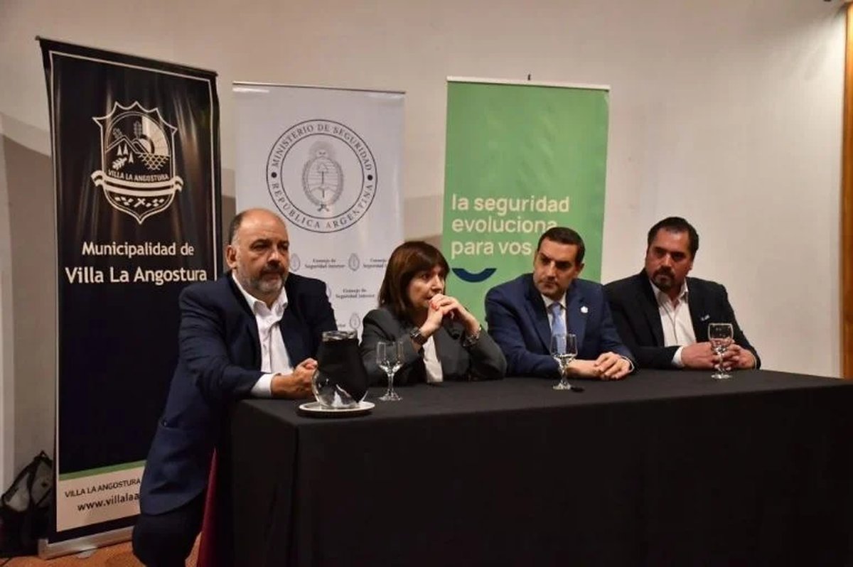 Patricia Bullrich en su paso por Villa La Angostura