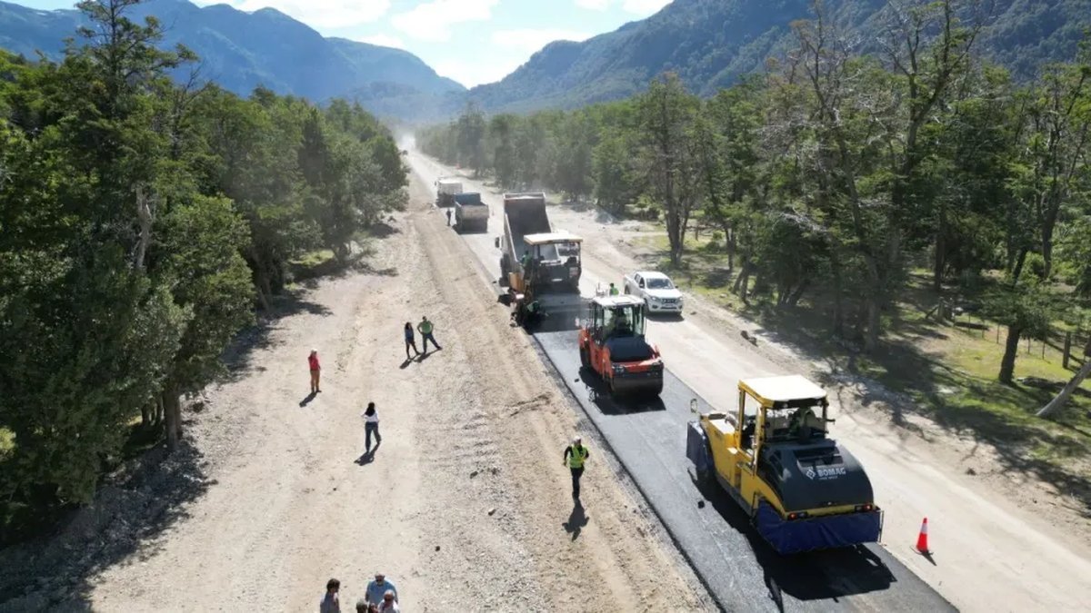 Comenz&oacute; la construcci&oacute;n de la cinta asf&aacute;ltica en la ruta a Villa Traful