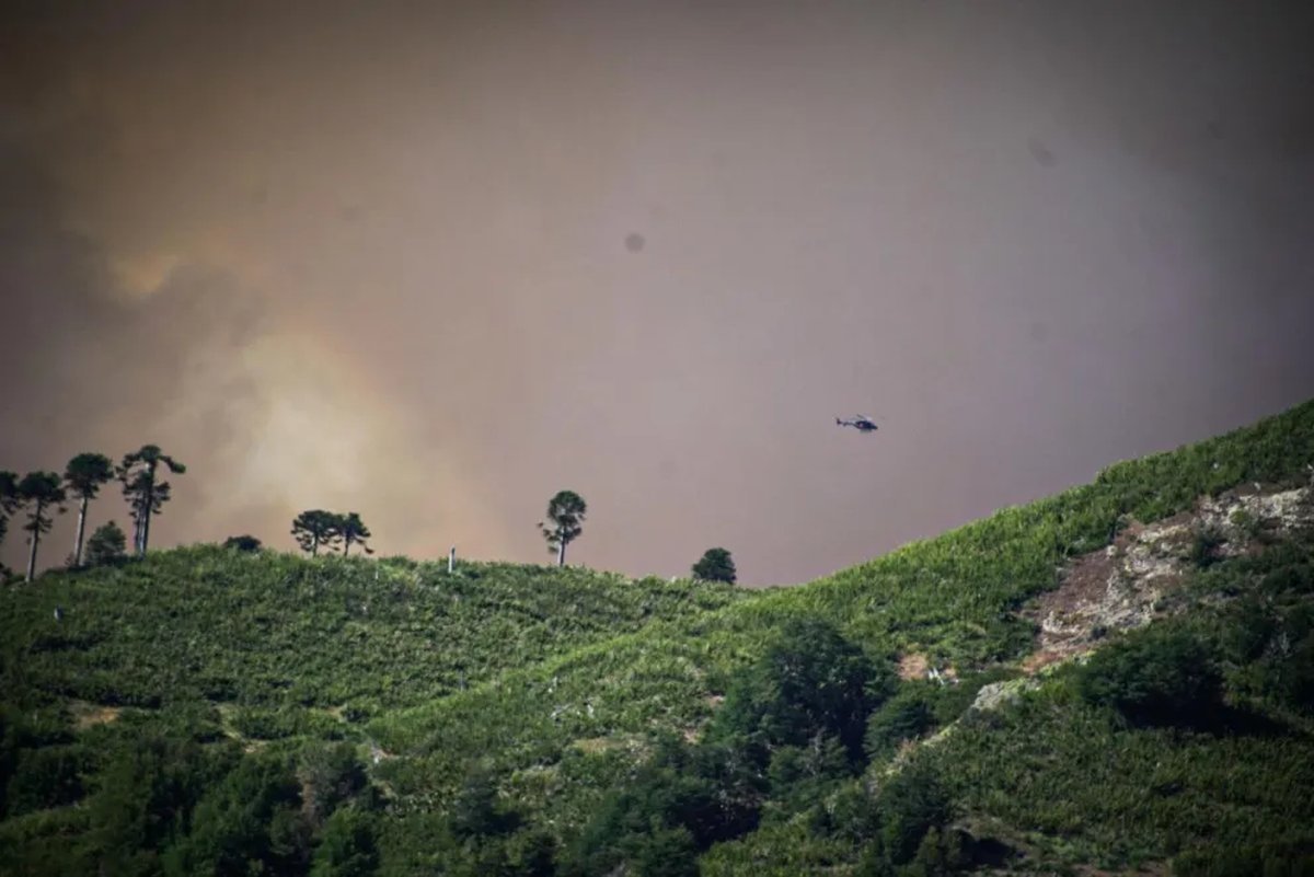 Neuqu&eacute;n: se suman tres aeronaves al combate contra el fuego