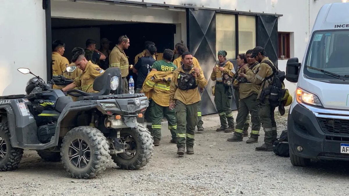El Bols&oacute;n: aumentan combate de incendio con m&aacute;s medios a&eacute;reos y brigadistas