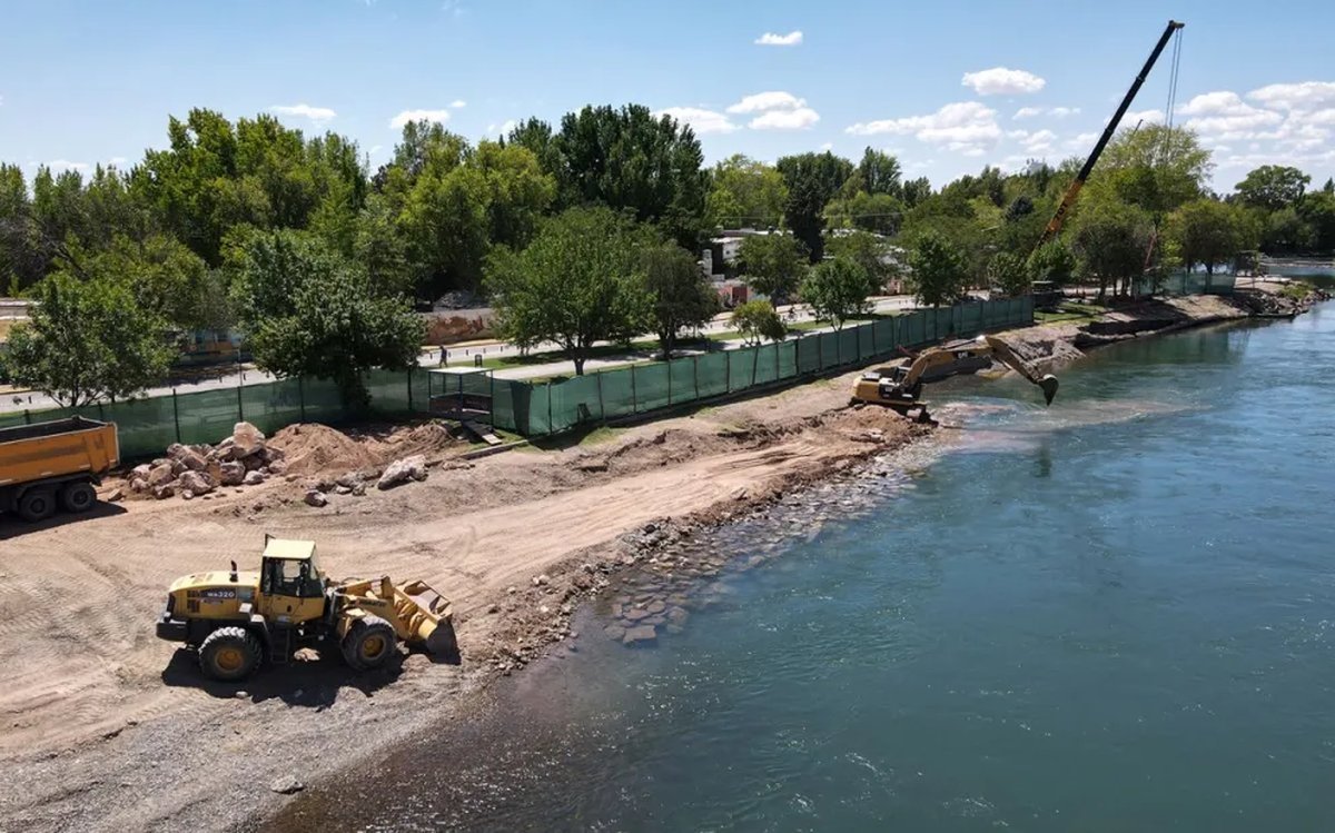 Neuqu&eacute;n: EPAS y Recursos H&iacute;dricos reconstruyen un sector de la costanera del Limay