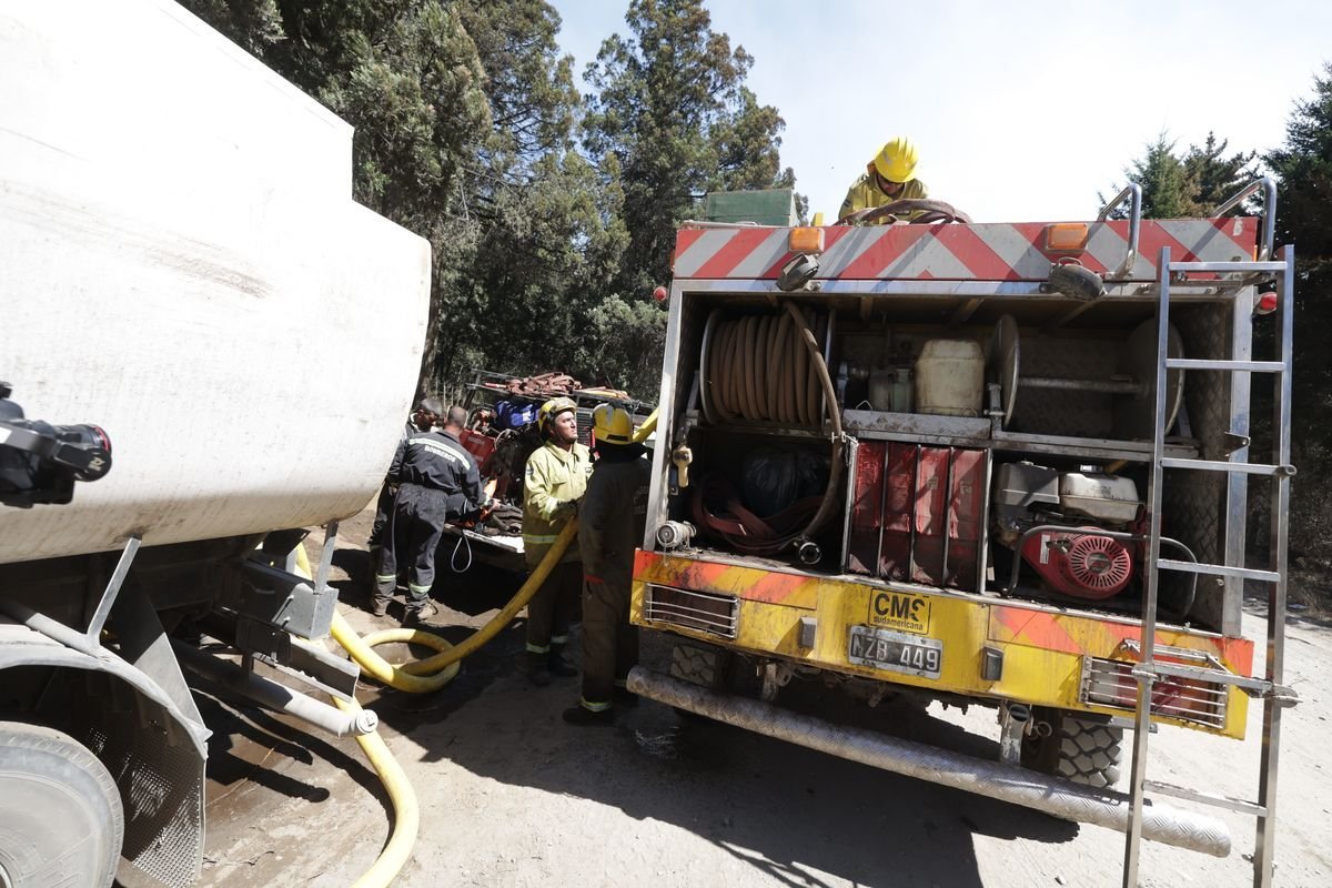 El Bols&oacute;n: refuerzan operativo ante condiciones extremas del incendio