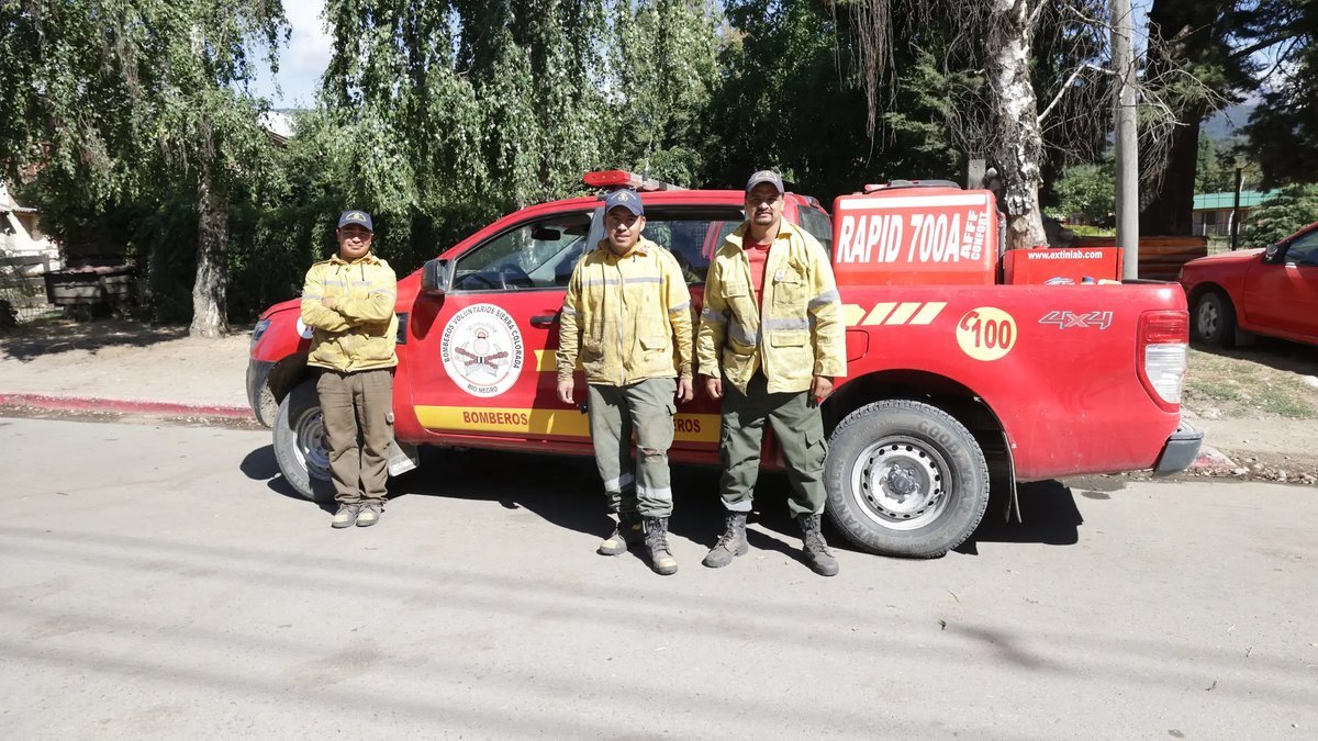 El Bols&oacute;n: m&aacute;s de 230 bomberos voluntarios han trabajado en los incendios