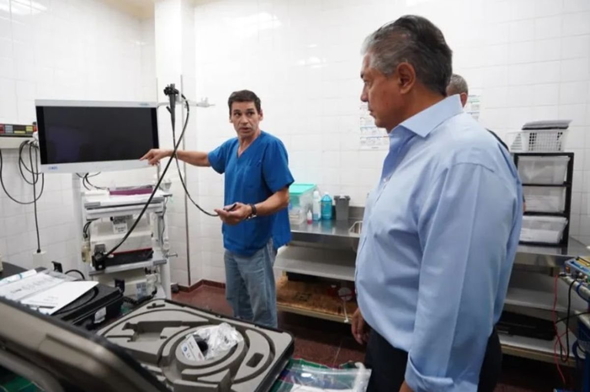 Rolando Figueroa recorri&oacute; el espacio donde se instalar&aacute; el nuevo tom&oacute;grafo del hospital para fortalecer el sistema de salud en Neuqu&eacute;n