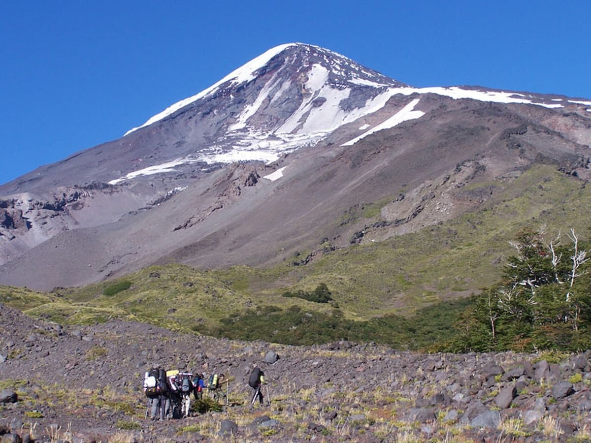 Neuqu&eacute;n: se reanudan las actividades en el volc&aacute;n Lan&iacute;n
