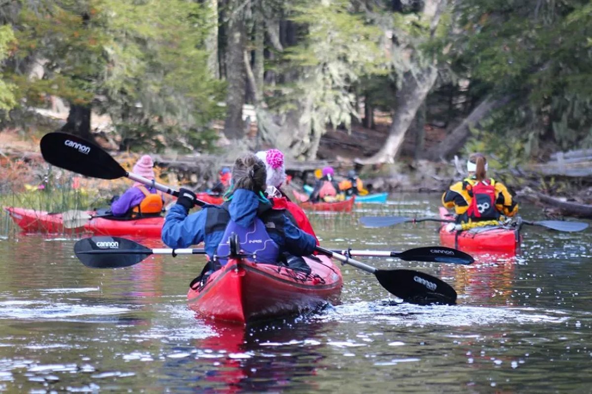 Neuqu&eacute;n: primera traves&iacute;a binacional en kayak entre Villa Pehuenia e Icalma