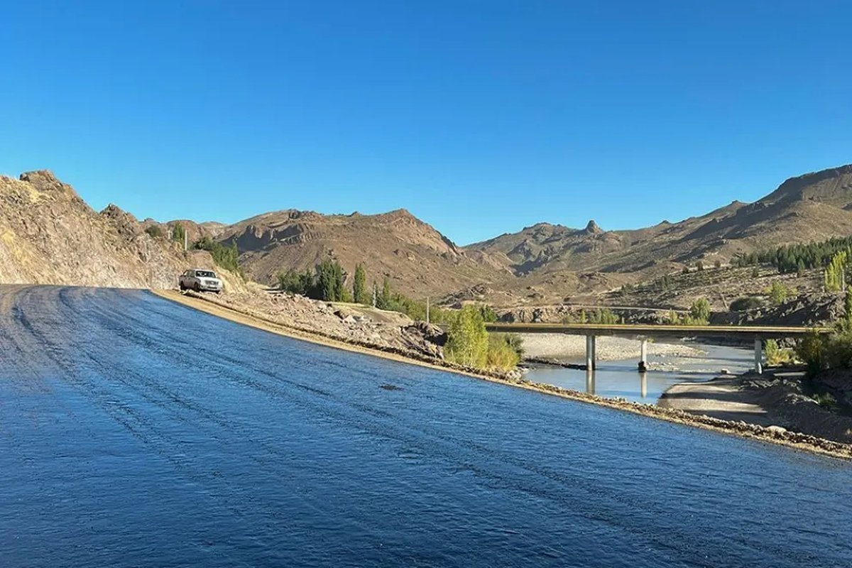 Neuqu&eacute;n: ya colocaron la imprimaci&oacute;n en la ruta provincial 39