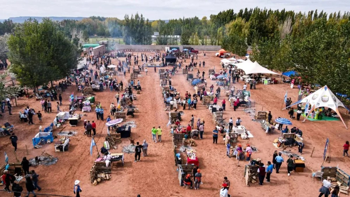 Neuqu&eacute;n: las mujeres asadoras encendieron los fuegos en Rinc&oacute;n de los Sauces
