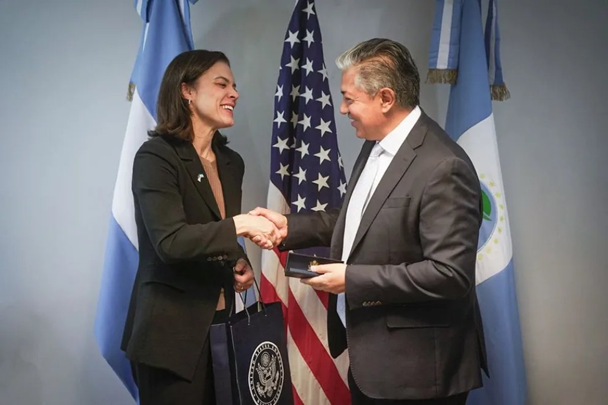 Figueroa recibi&oacute; a la Encargada de Negocios de la Embajada de Estados Unidos