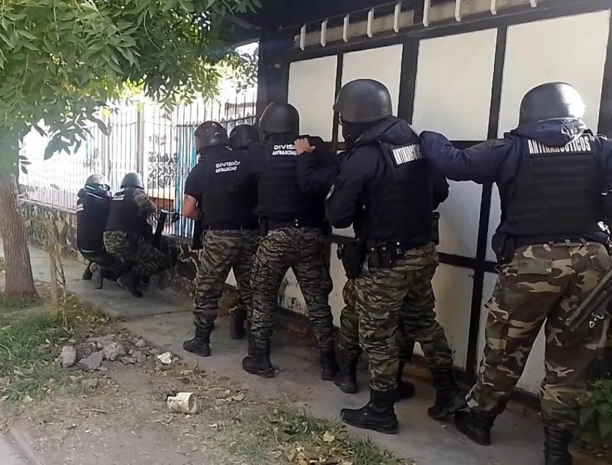 La Polic&iacute;a de Neuqu&eacute;n secuestr&oacute; un kilo de coca&iacute;na y detuvo a 10 personas