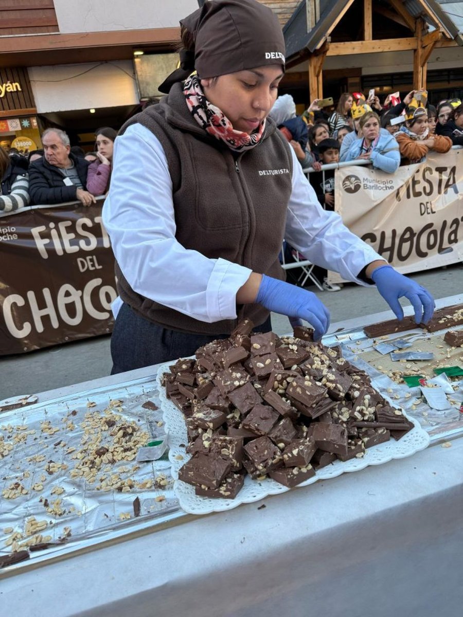 Bariloche r&eacute;cord: fiesta y 220 metros de puro chocolate
