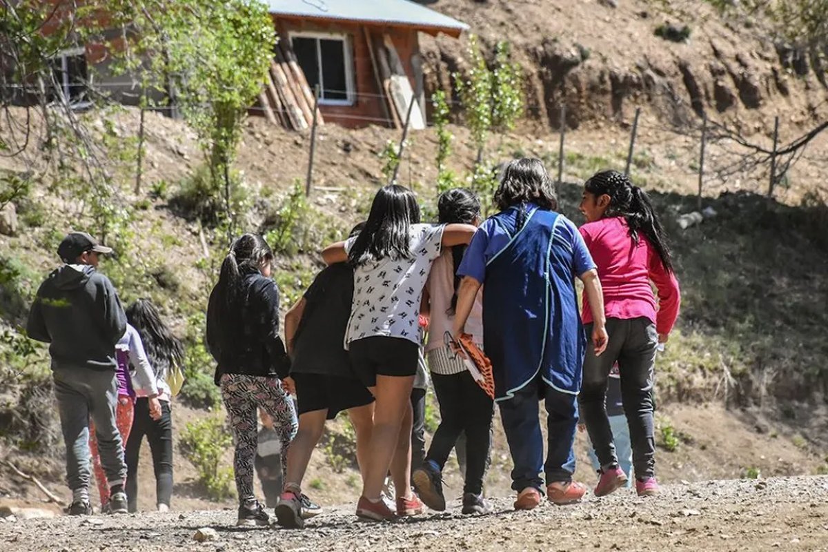 Neuqu&eacute;n: comienza el pago de becas Gregorio &Aacute;lvarez 2025