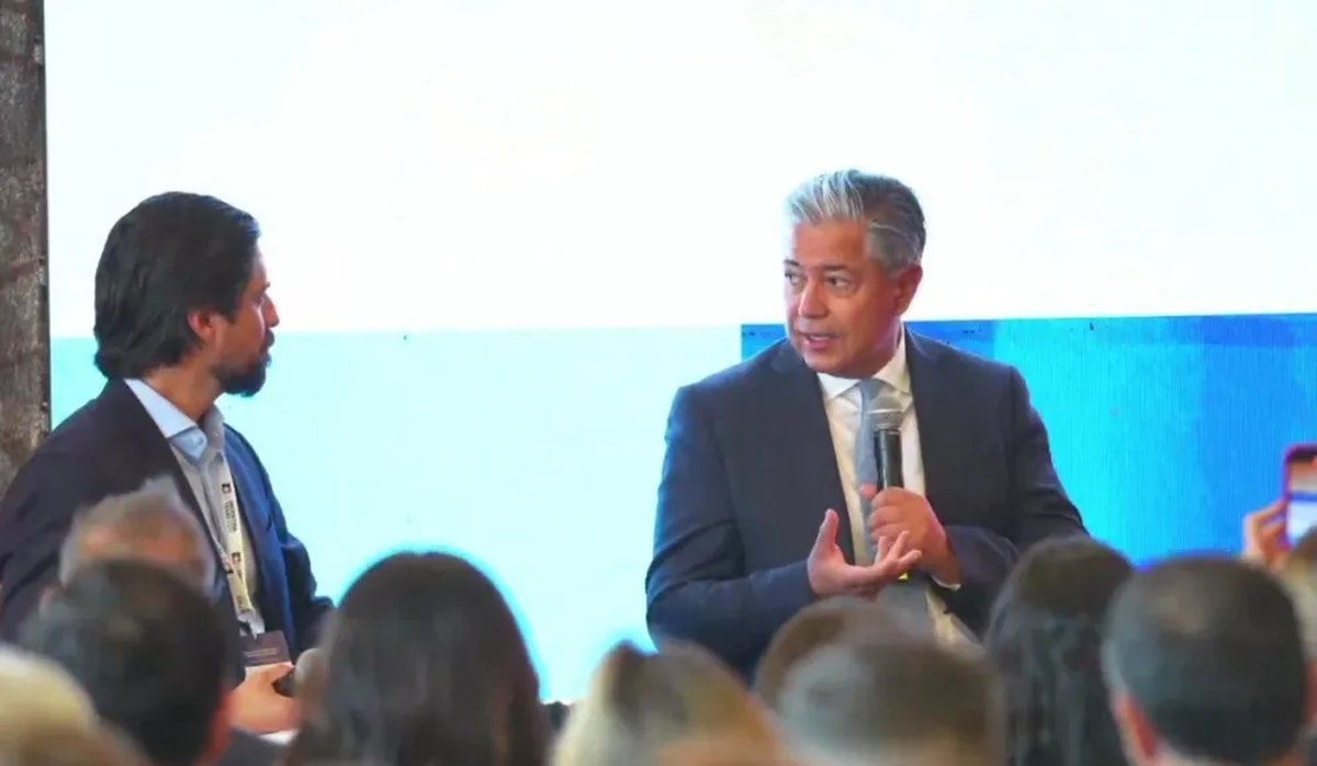Figueroa alent&oacute; inversiones para la provincia en Houston