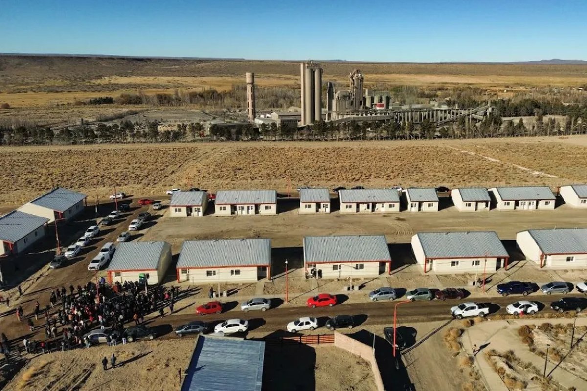 Neuqu&eacute;n: entregaron 44 viviendas en Zapala