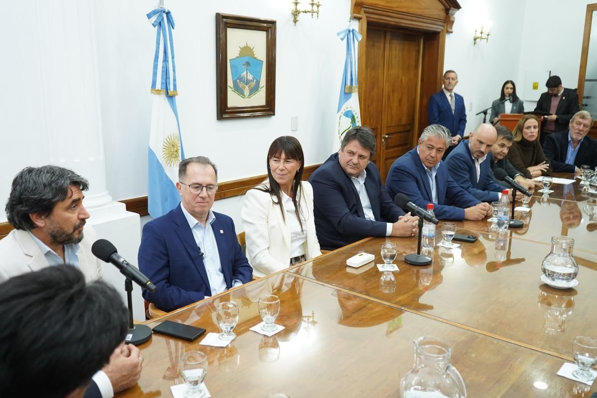 Paseo de los 9 Lagos: Neuqu&eacute;n y el Municipio de San Mart&iacute;n destacaron la pavimentaci&oacute;n a Meliquina y a Lolog