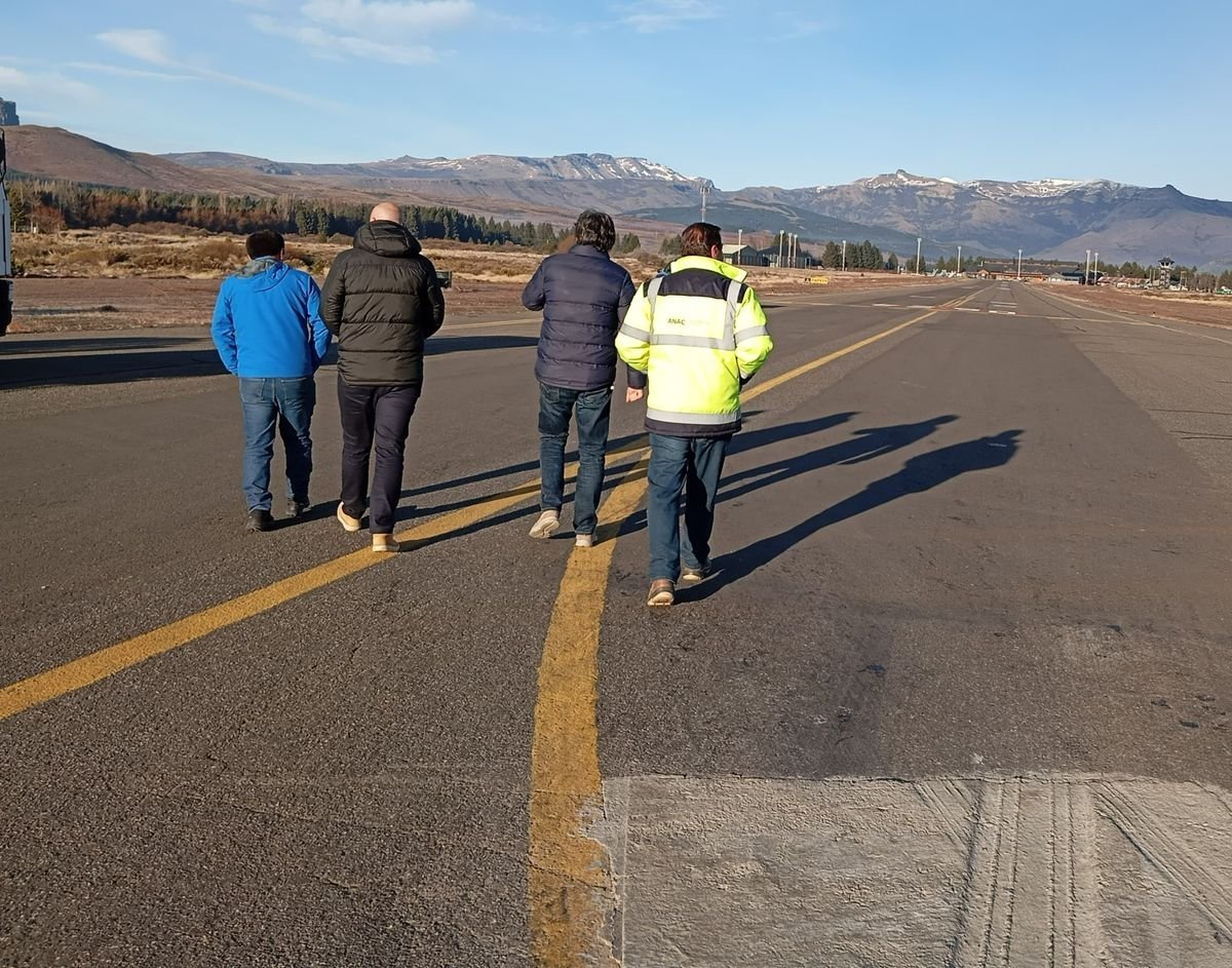 San Mart&iacute;n de los Andes: Saloniti y autoridades del aeropuerto Chapelco recorrieron las obras en la pista