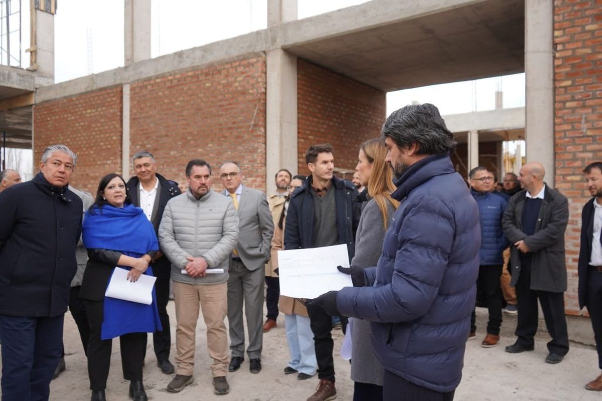 Figueroa recorri&oacute; escuelas t&eacute;cnicas que construye el gobierno neuquino