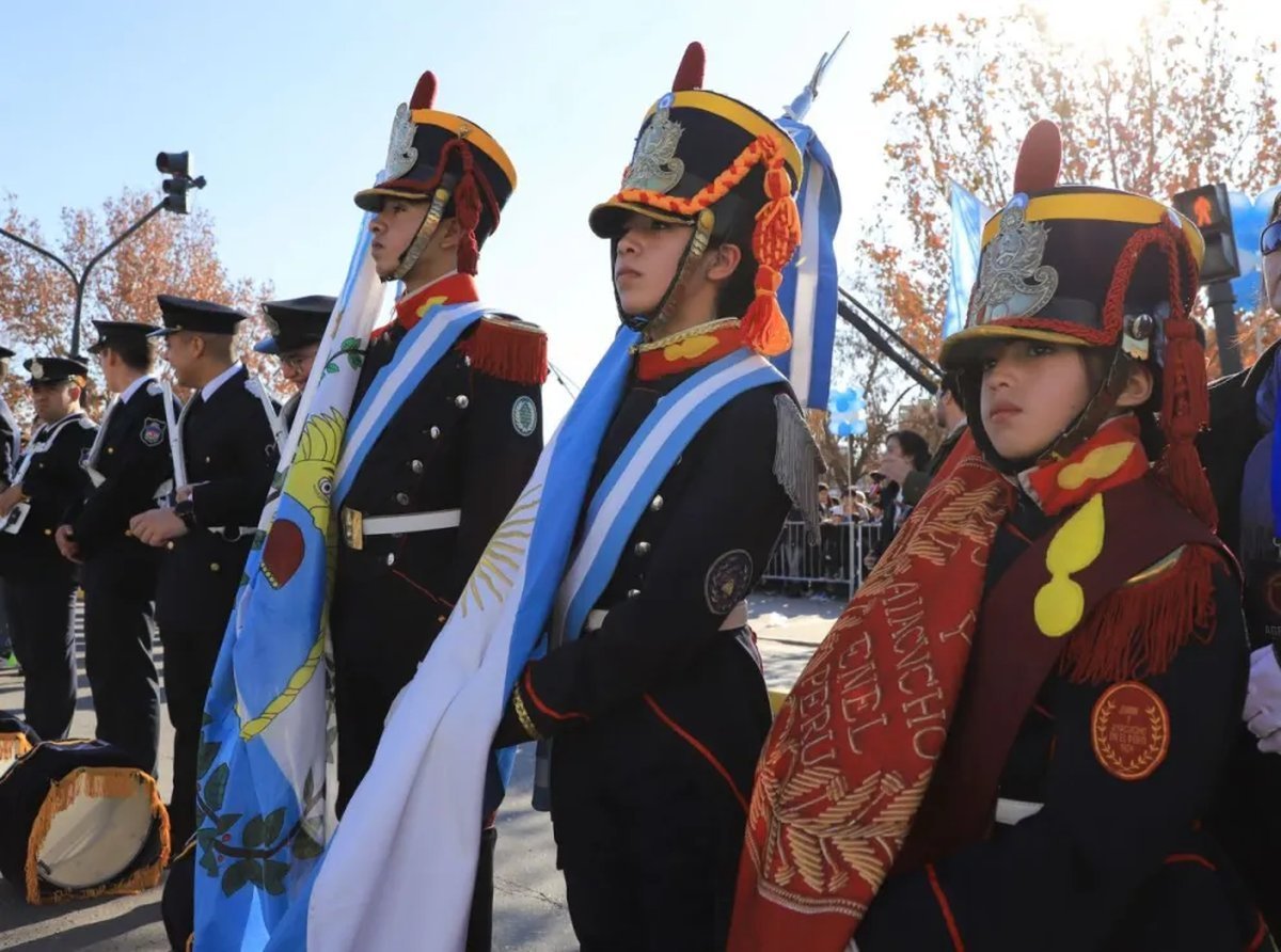 Con un mega desfile, Neuqu&eacute;n rindi&oacute; homenaje a la Independencia