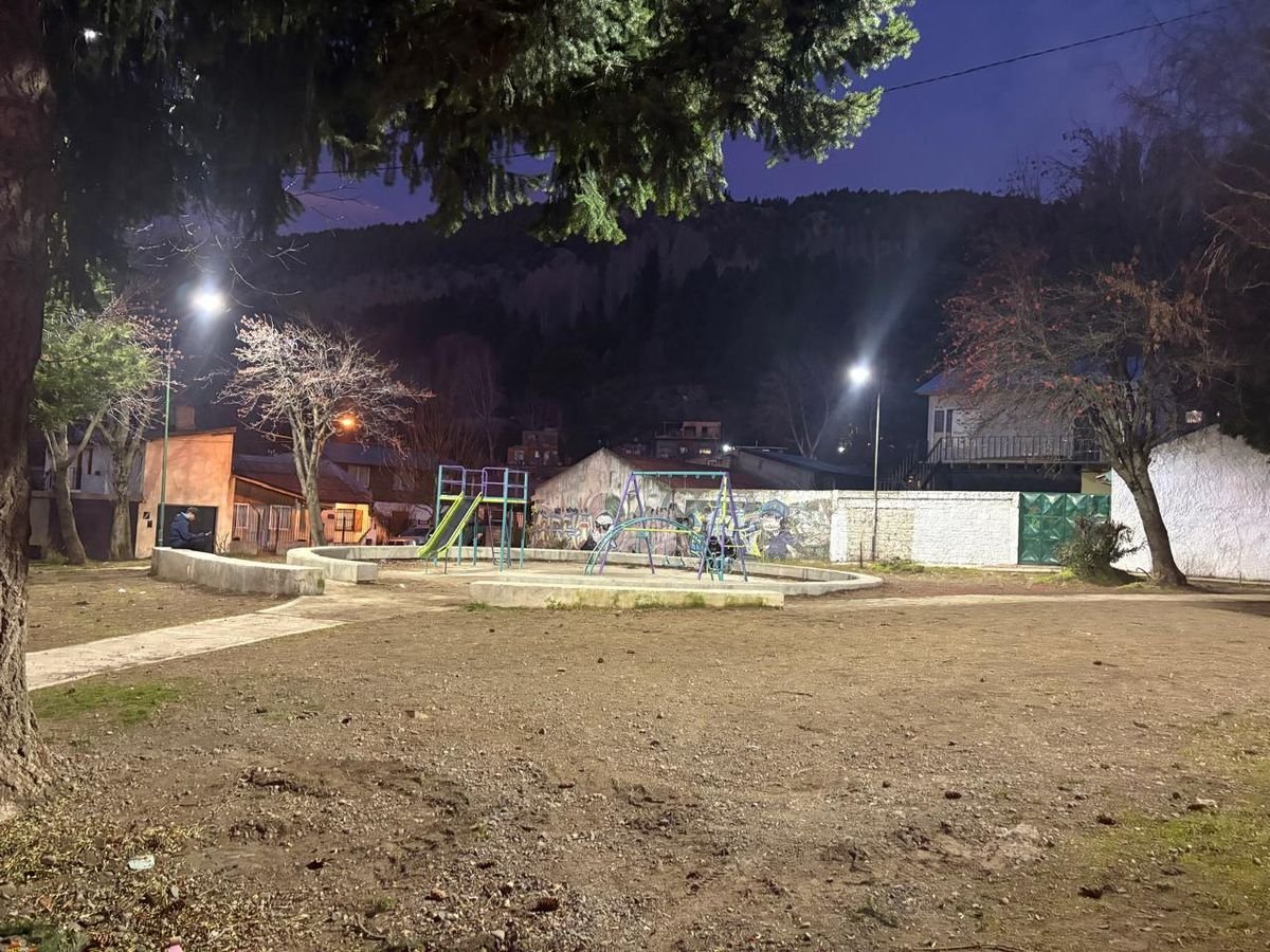San Mart&iacute;n de los Andes: nueva iluminaci&oacute;n de plazas en Barrio Jard&iacute;n y en Kumelkayen