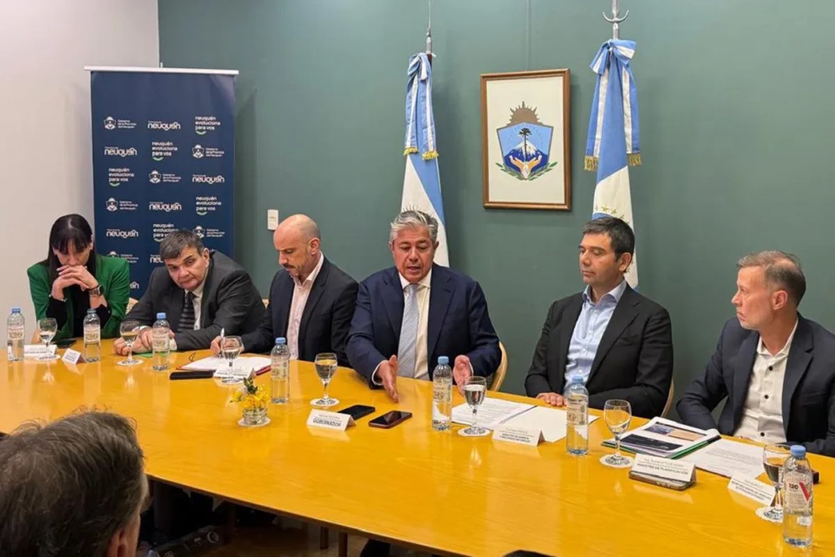 Figueroa impuls&oacute; la Mesa de Competitividad de Vaca Muerta