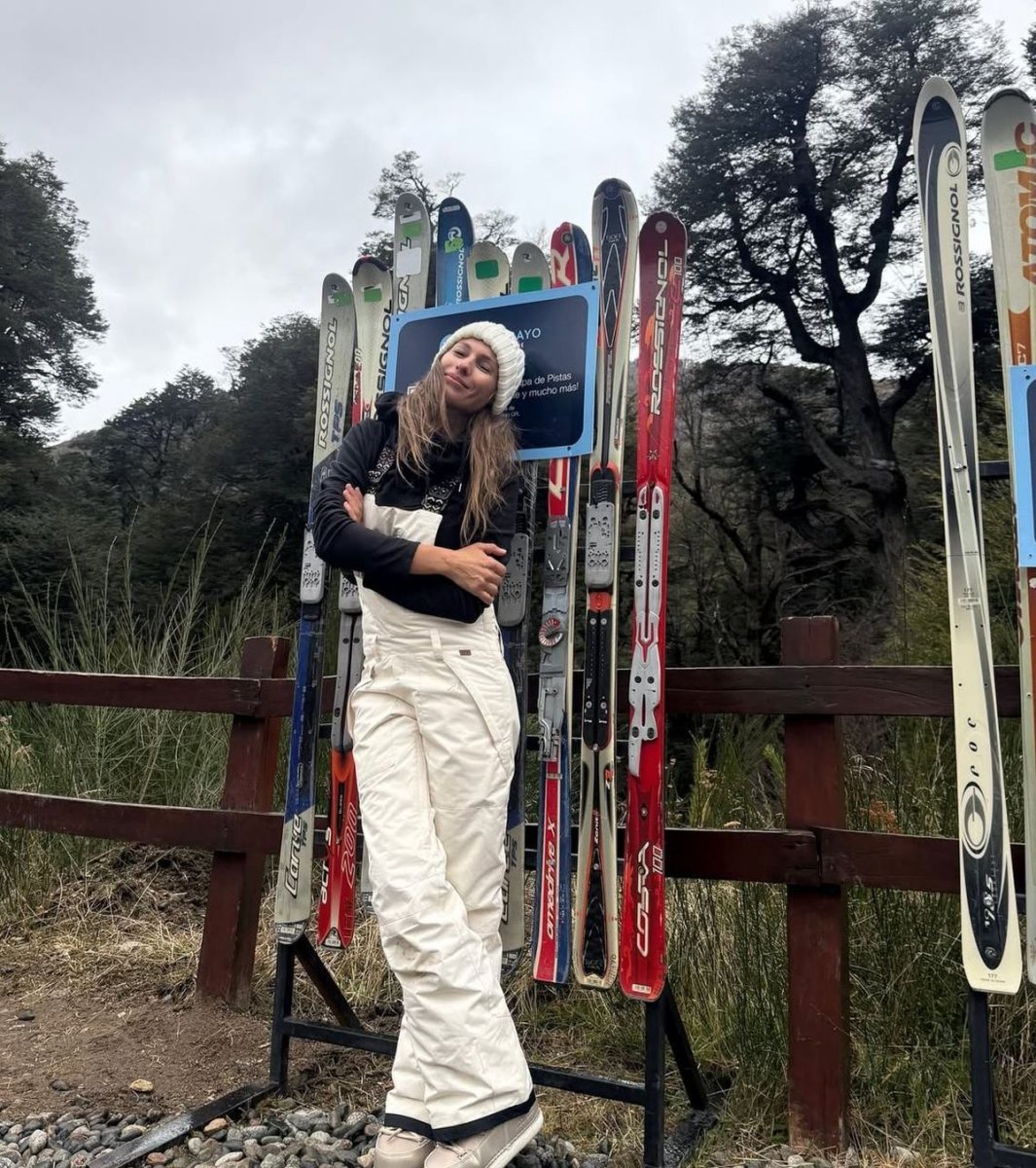 Pampita en Cerro Bayo (Imagen: Instagram @pampitaoficial)