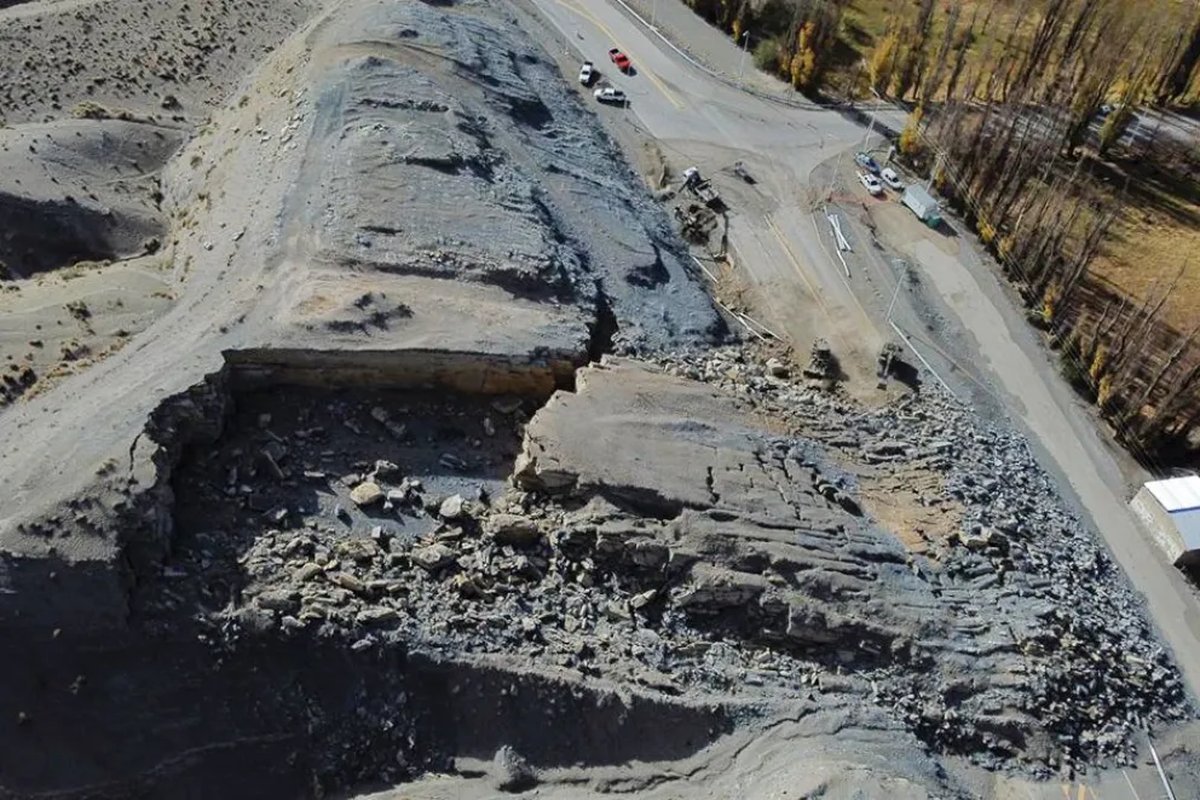 Cerro de la Virgen en Neuqu&eacute;n: ya removieron 35.000 m3 de material
