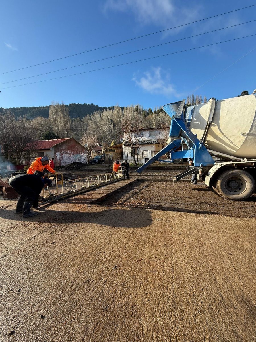 San Mart&iacute;n de los Andes: se reanud&oacute; la obra de pavimentaci&oacute;n de calle Los Pinos, en El Arenal